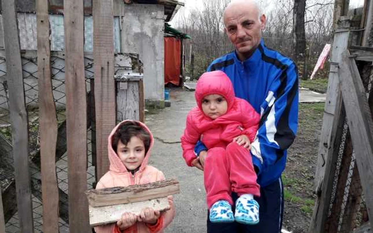 Pavel Constantin face totul ca fetiţelor să nu le lipsească nimic