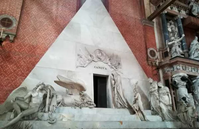 piramida canova