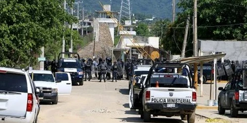 Forte de ordine mobilizate in fata inchisorii Las Cruces din Acapulco FOTO milenio.com