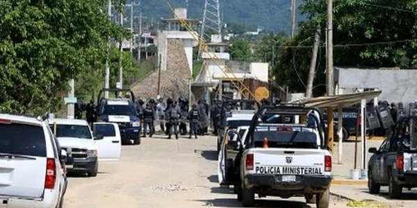 Forte de ordine mobilizate in fata inchisorii Las Cruces din Acapulco FOTO milenio.com