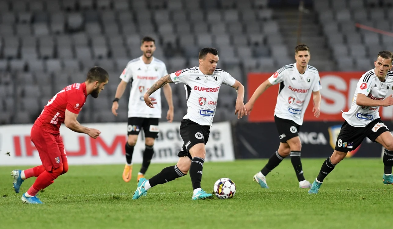 „Șepcile roșii” rămân în Superliga României (FOTO: Sportpictures)