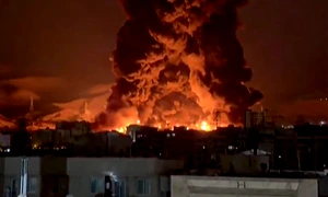 Incendiu la depozitul petrolier Shahran din Iran FOTO AFP