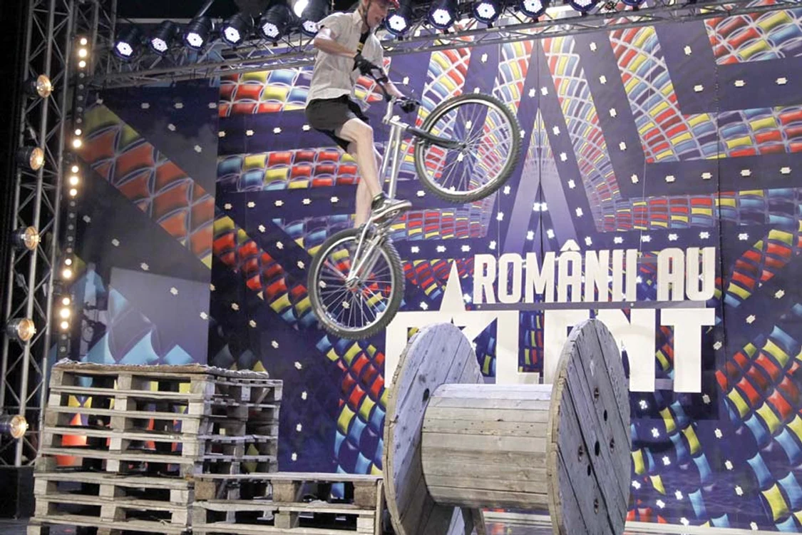 Lovin Mihalache,  13 ani, a făcut  show la tobe (Fotografii: Pro TV)