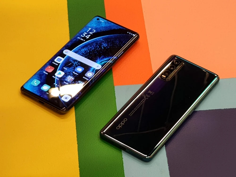 OPPO Find X2 5G si OPPO Find X2 Pro 5G FOTO Adrian Pogîngeanu
