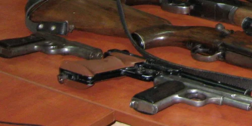 Poliţiştii efectuează cercetări