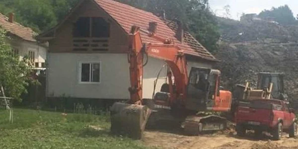 Alte două familii au fost evacuate la Alunu