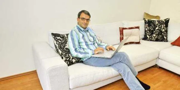 Adevăratul Lucian Mândruţă  a fost „şters“ de pe Facebook  la solicitarea clonei 
