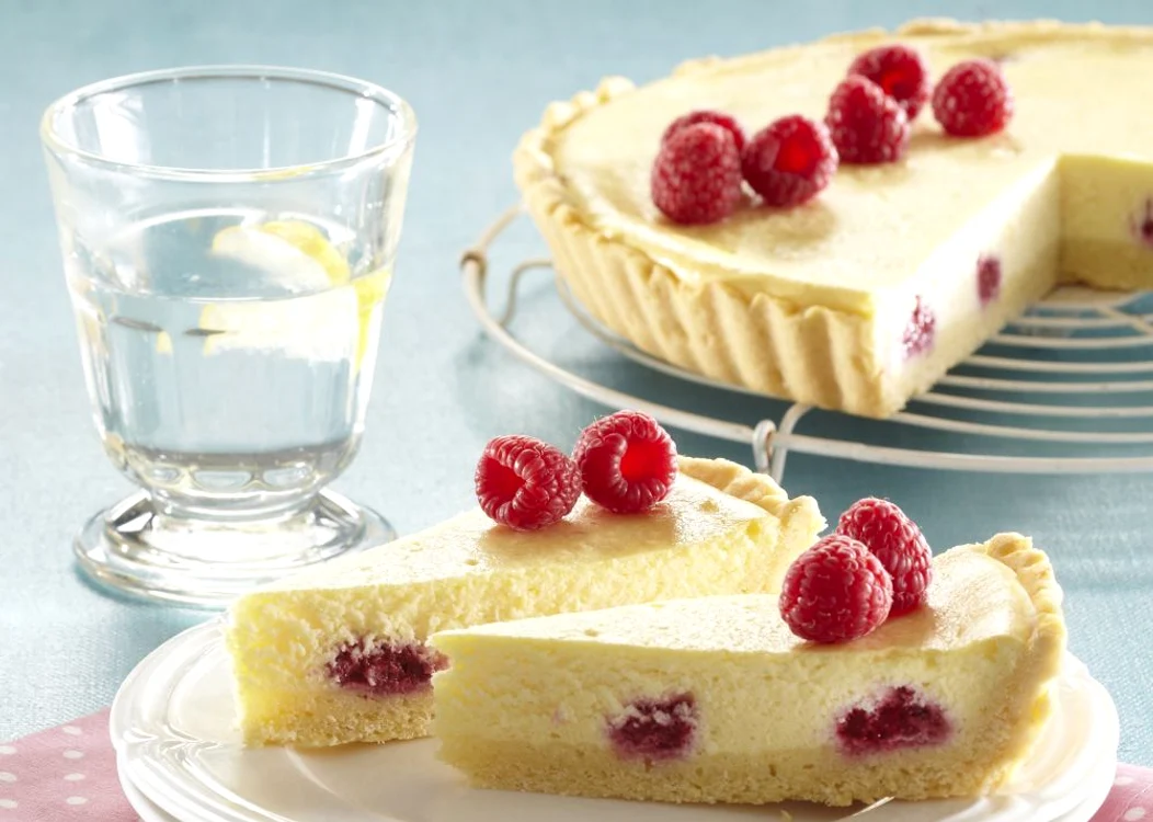 tarta cu branza si zmeura jpeg