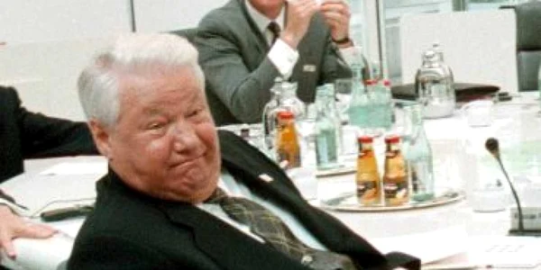 VIDEO Boris Elţîn s-ar fi îmbătat la Washington şi a ieşit în chiloţi să ia un taxi