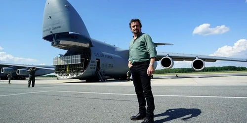 richard hammond va prezenta emisiunea megastructuri cu Richard Hammond 