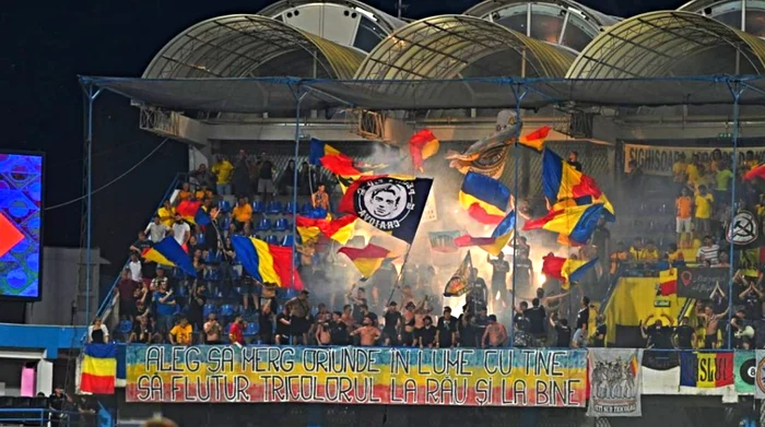 Gruparea ultranaționalistă Uniți sub Tricolor, nelipsită de la meciurile României. Foto Facebook