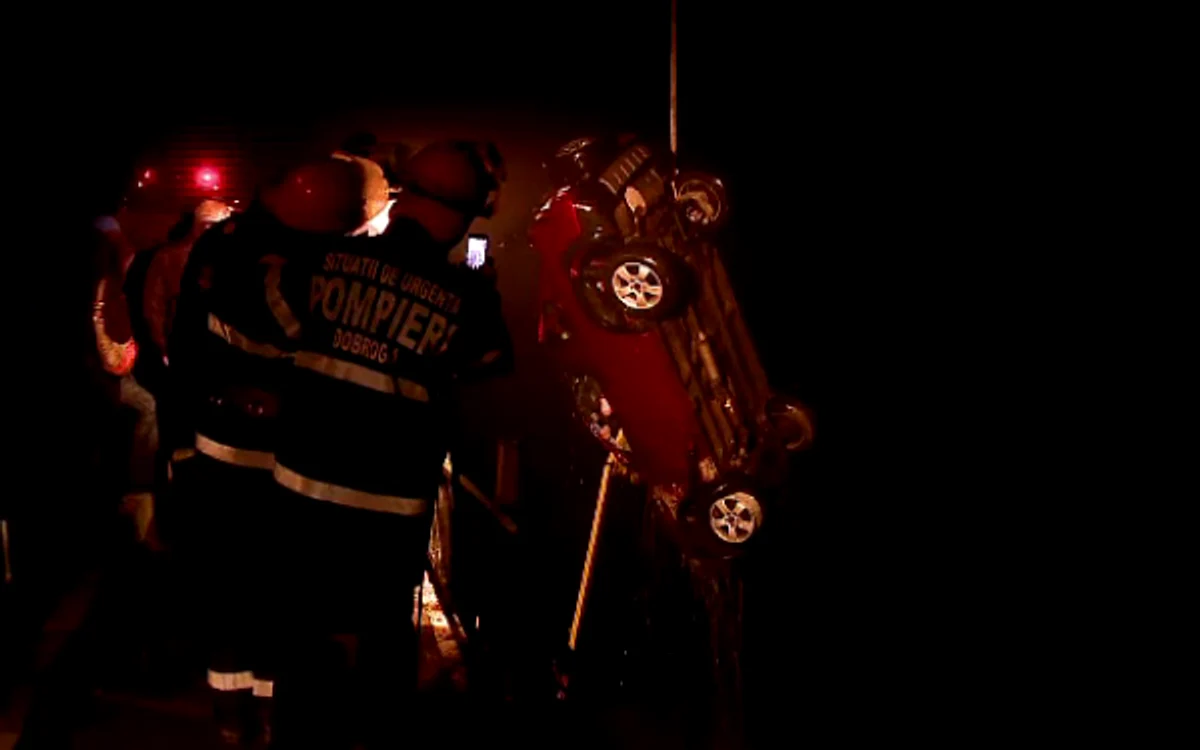 
    Victimele au fost găsite după aproape cinci ore, înecate în maşină (captură stirileprotv.ro)  