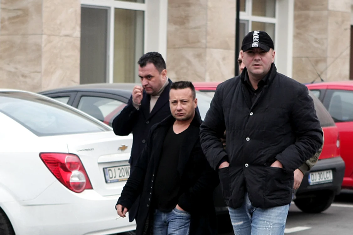 Adrian Cocoană (foto stânga) susţine că o parte din vină pentru accident o poartă şi taximetristul