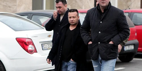 Adrian Cocoană (foto stânga) susţine că o parte din vină pentru accident o poartă şi taximetristul