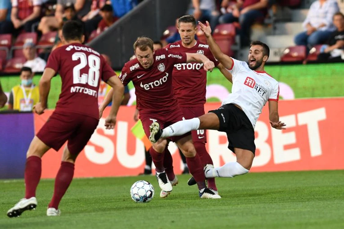 
    Sigurjonsson a marcat al doilea gol al echipei saleFOTO: Sportpictures.eu  