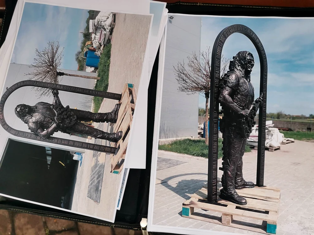 Monumentul lui Adrian Bărar FOTO Ștefan Both