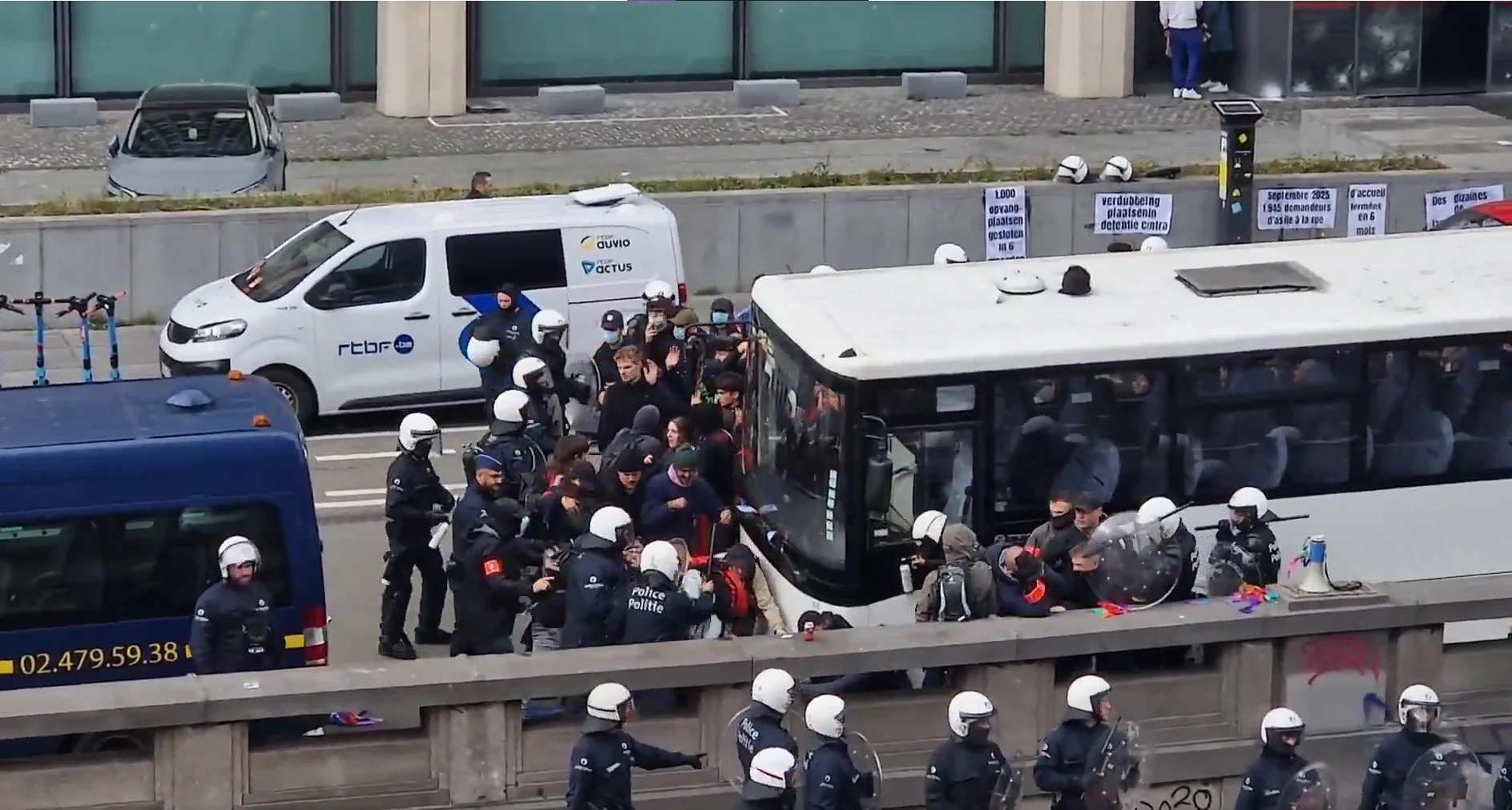 Belgia, paralizată de proteste violente: aeroporturi blocate, ciocniri între protestatari și Poliție