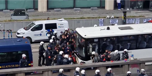 proteste violente belgia foto x @mog russEN jpg