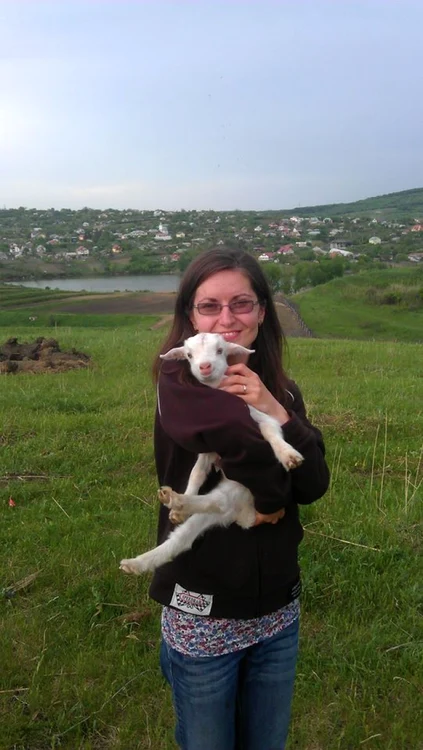 Irina Ciochină, titulara afacerii "Caprele Irinucăi" FOTO Facebook