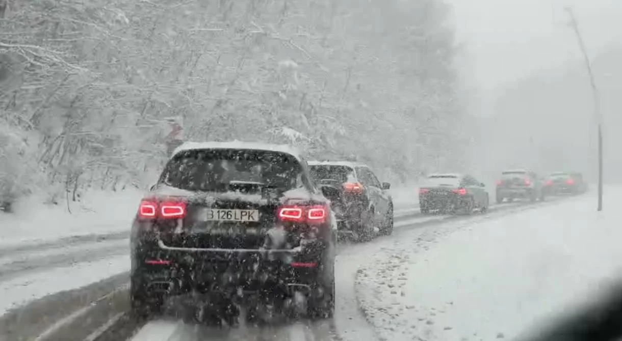 Toate drumurile din ţară sunt redeschise circulației, anunță CNAIR. Trafic în condiții de siguranță