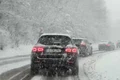 Mașini pe drumuri pline de zăpadă - ninsoare - iarnă în Poiana Brașov FOTO Meteoplus / Facebook 