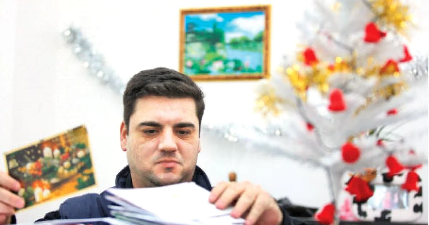 Lucian Someşan are de sortat,  în fiecare an, mii de scrisori  pentru cel mai darnic Moş 