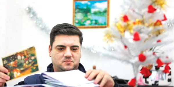Lucian Someşan are de sortat,  în fiecare an, mii de scrisori  pentru cel mai darnic Moş 
