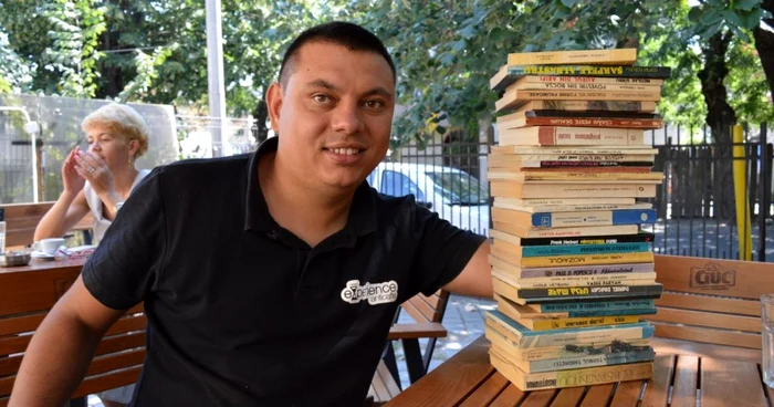 Liviu Drăghici, iniţiatorul proiectului Pokebook, a pus la bătaie 30 de cărţi FOTO Dana Mihai