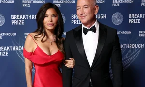 jeff bezos lauren sanchez gettyimages jpg