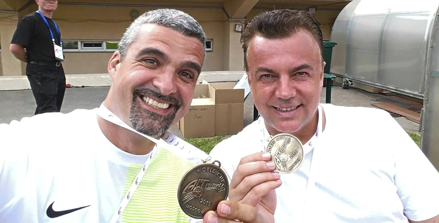 
    Enache şi Temişan, cu medaliile de bronz la gâtFoto Arhivă Personală  