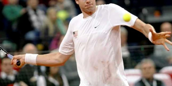 Uriasul Isner 