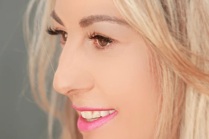 
    Rezultatul - o privire hipnotizantă, cu gene lungi, dese, cu aspect natural  