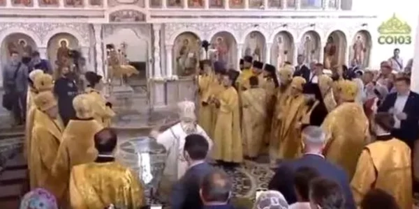 Patriarhul Kirill cade Sursă foto captură Twitter Francis Scarr