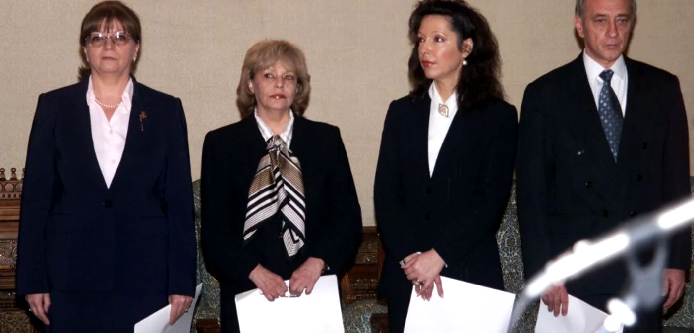 Judecătoarea Paula Pantea (a treia de la stânga la dreapta) va fi preşedintele BEC la alegerile parlamentare din 9 decembrie  FOTO: Mediafax