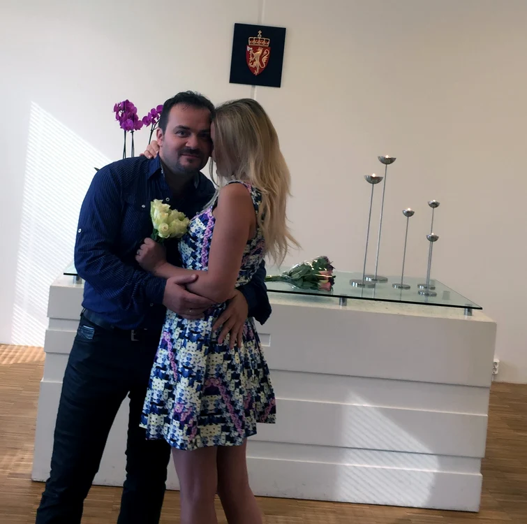 
    Doar prietenii apropiaţi ai artistului ştiu cine este soţia lui Tony Poptămaşfoto: arhiva personală  