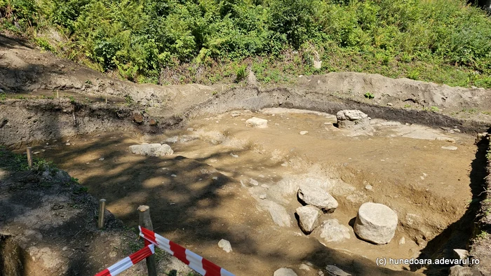 Ruinele templului antic descoperit recent în Sarmizegetusa regia. Foto: Daniel Guță