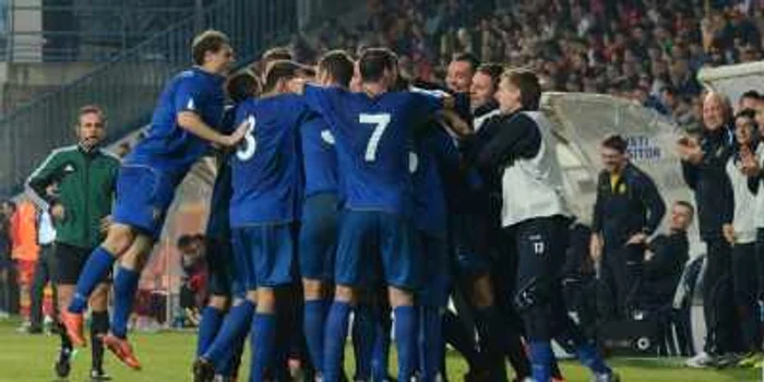Fotbaliştii moldoveni se bucură de scorul înregistrat. FOTO FMF