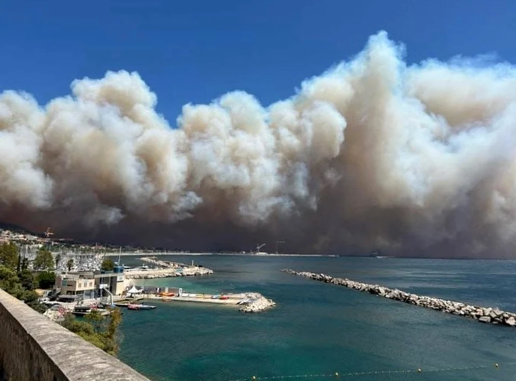 Incendiu devastator lângă Marsilia. Avertisment MAE. Foto: X
