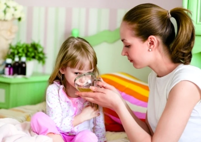 Până la încetarea episoadelor de vomă, nu se pot introduce alimente solide.www.clicksanatate.ro