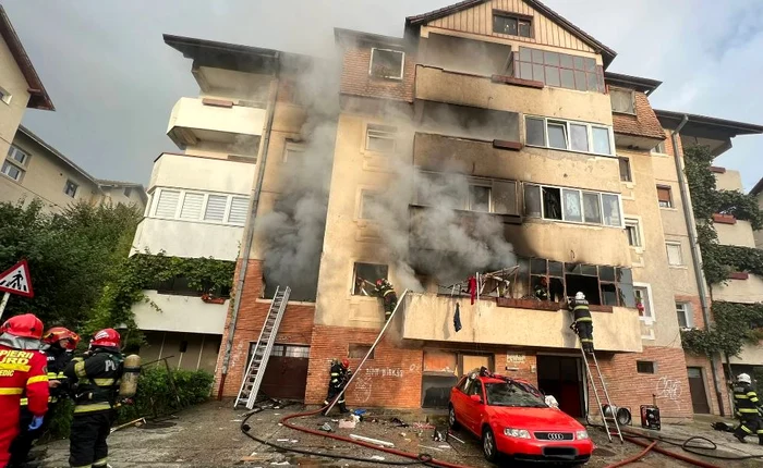O explozie urmata de incendiu a avut loc la un apartament din Sibiu FOTO Sibiu100