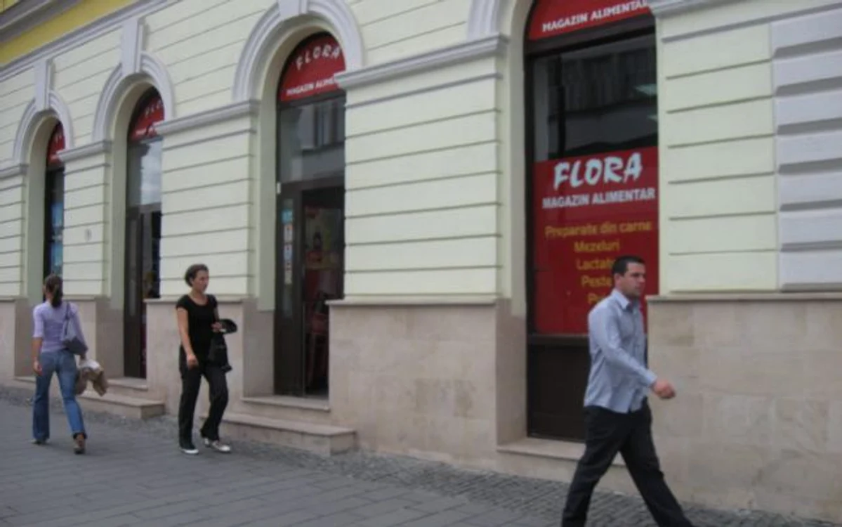 Magazinul funcţionează fără întrerupere de peste 20 de ani în acelaşi loc.