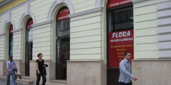 Magazinul funcţionează fără întrerupere de peste 20 de ani în acelaşi loc.