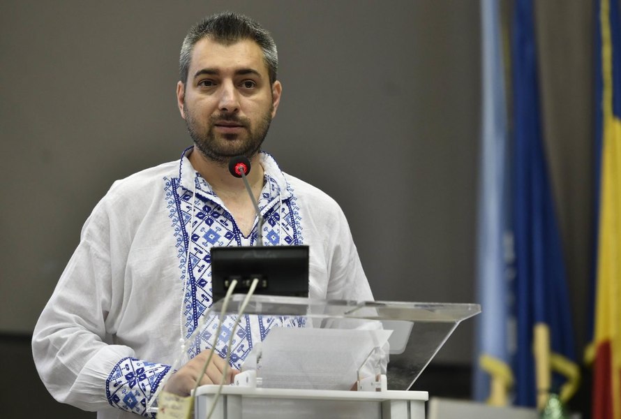 Sebastian Popescu, fost candidat la preşedinţie, a recunoscut că i-a trimis mesaje adolescentului pe care a încercat să-l racoleze pentru relaţii sexuale