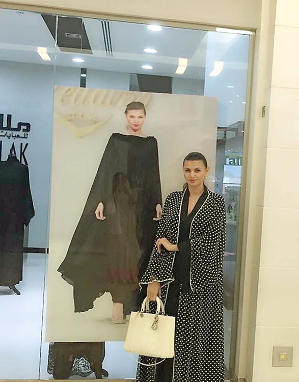 2015. Ramona a dat lovitura  în Dubai, unde a prins  o reclamă la o firmă  de haine de lux 