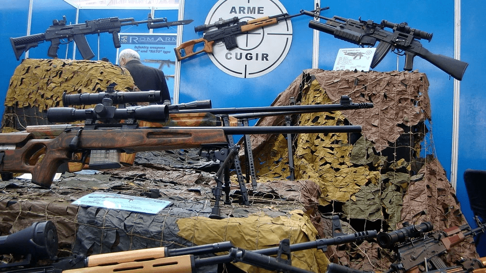 De ce rămân militarii români cu bătrânele AKM-uri