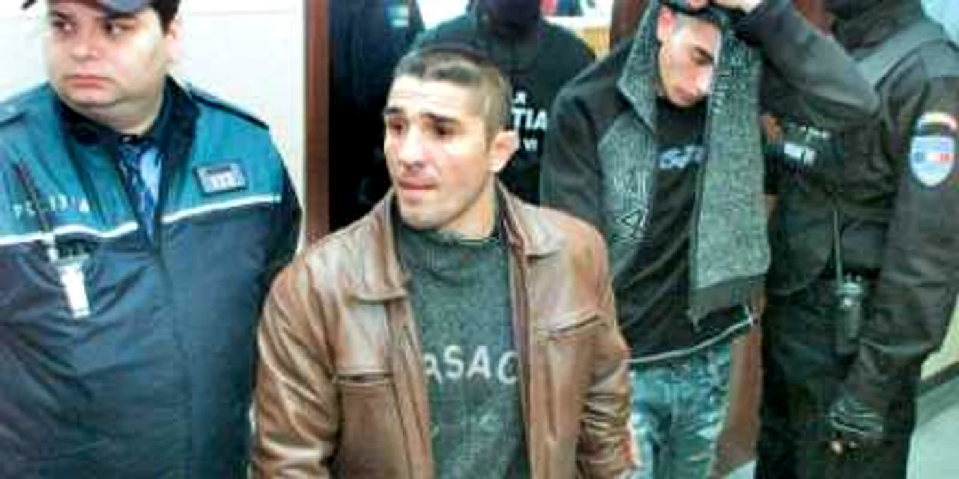 Costel Corduneanu (în geacă maro) a fost reţinut ieri  
