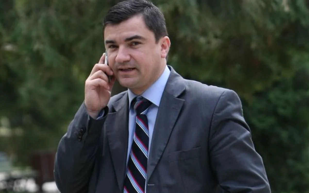 
    Copilul cel mic al primarului din Iaşi, Mihai Chirica (47 de ani), a achiziţionat un teren în valoare de 250.000 de euroFOTO: adevarul.ro  