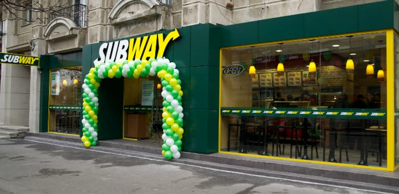 Primul Subway s-a deschis la 13 aprilie 2012, în Piața Victoriei 