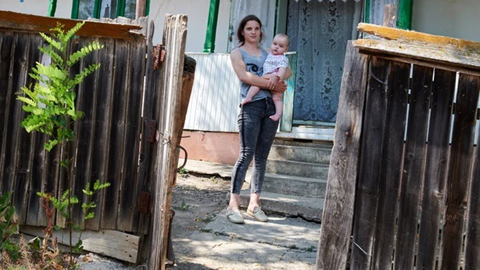 Maria a devenit mamă la 15 ani