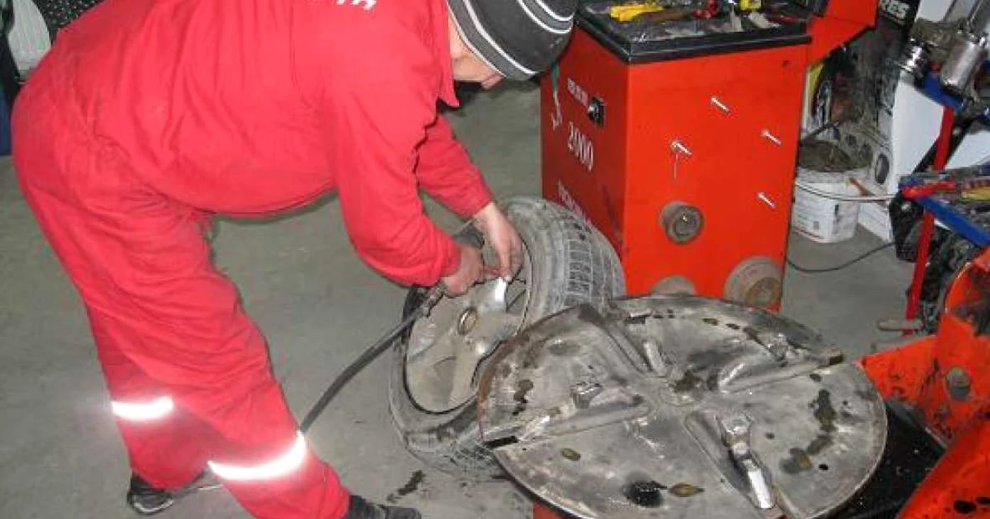 Şoferii vor trece din nou la cauciucuri de iarnă